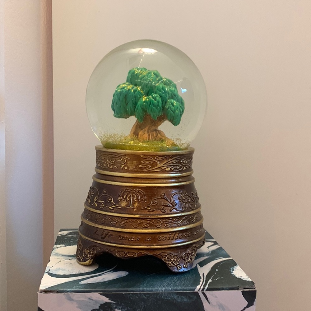 Taylor Swift Snow Globe